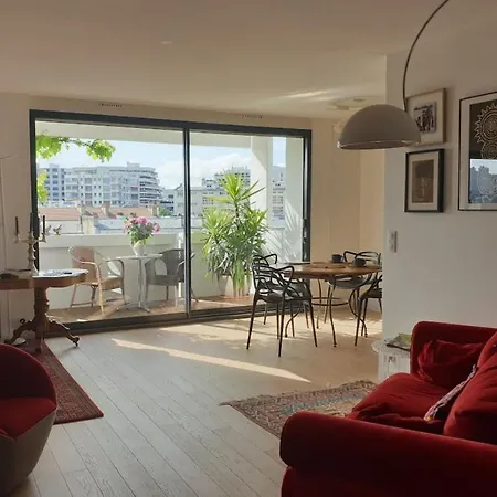 Quiet And Bright With Large Terrace Appartamento
